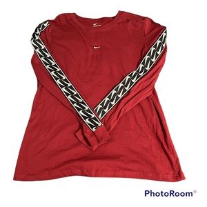 The nike tee long sleeve shirt